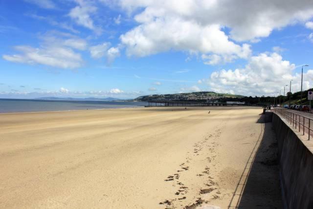 Spacious Newly Built Apartment Rhos On Sea, Colwyn Bay Exterior photo